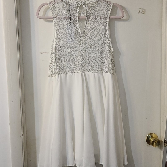 Loveriche White Flowy Mini Dress - Picture 4 of 7